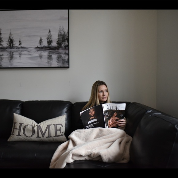 Meet your Posher, Alyssa - Picture 1 of 1